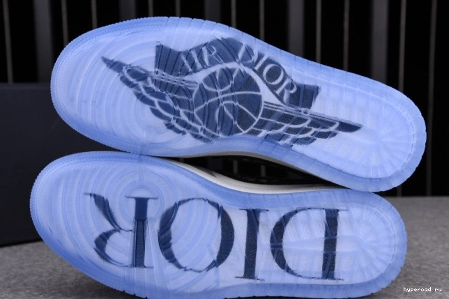 1 LOW shoe X CN8607-002 (DR OG box) JORDAN DR 0522